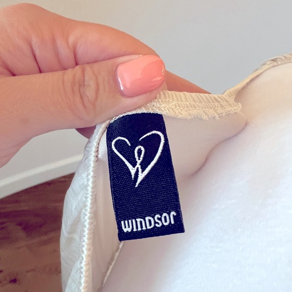 Windsor Sweet & Flirty Ivory Sweetheart Neck Satin Crop Top w Tie Back - Size S - Picture 7 of 8